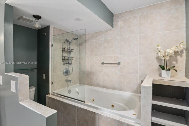 Building Photo - 401 Golden Isles Dr