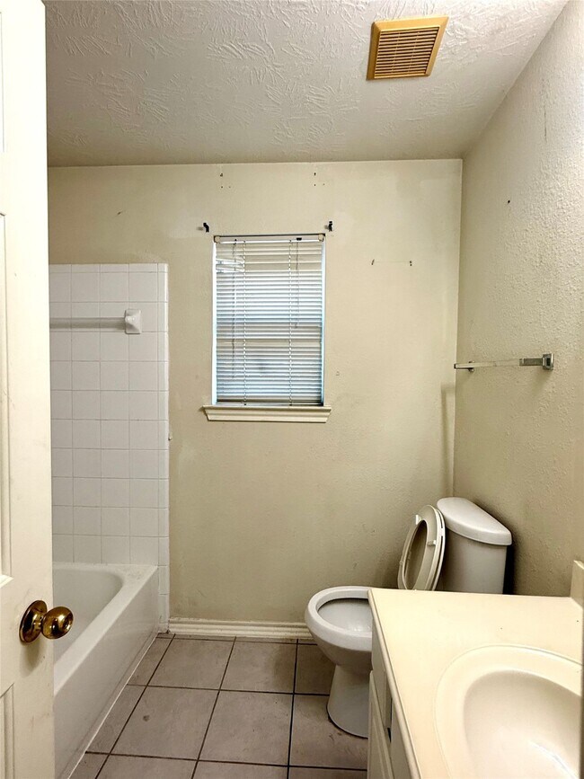 Building Photo - 16714 Bethan Glen Ln