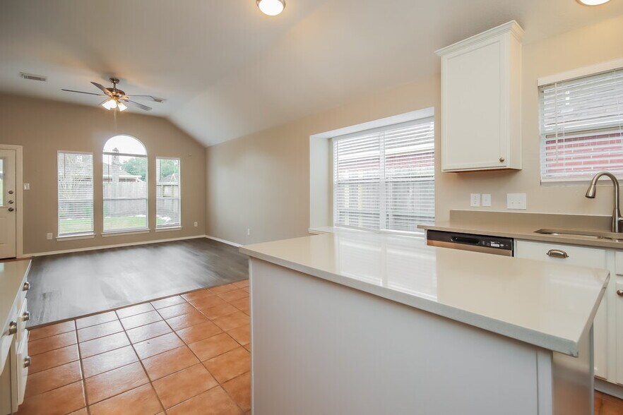 Building Photo - 204 Green Cedar Dr
