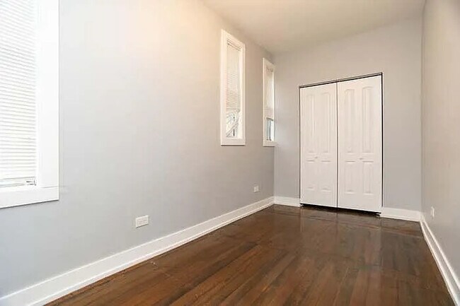 Building Photo - 2657 N Ridgeway Ave