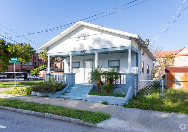 Building Photo - 3202 N Armenia Ave