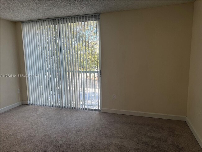 Building Photo - 915 NW 1st Ave