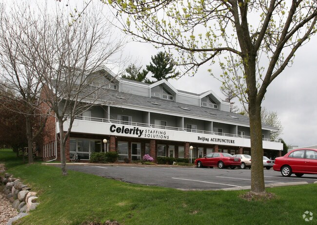 Building Photo - Lakeview Gables