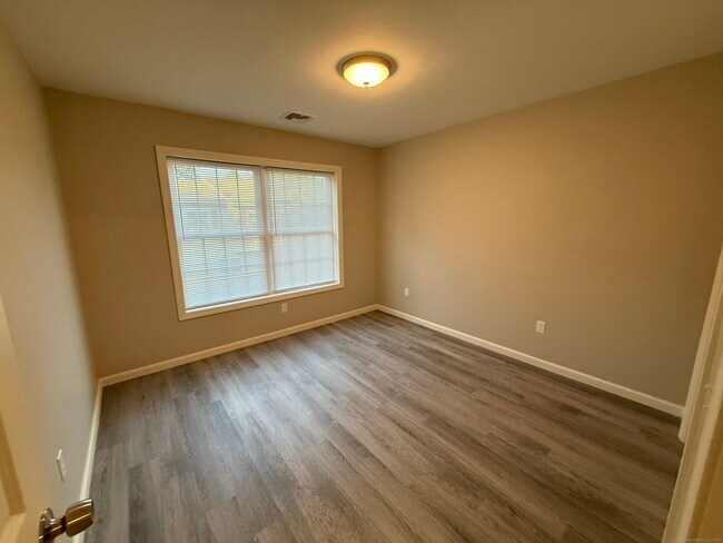 Building Photo - 145 Lantern Park Dr