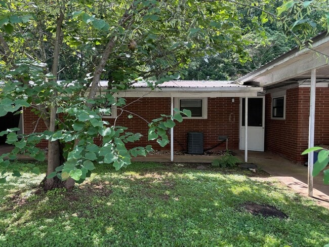 Building Photo - 2BR/1BA - Duplex located off of South Milledge Avenue! Available soon!