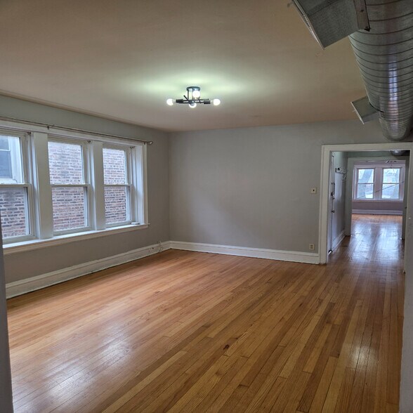 Building Photo - 6433 N Hamilton Ave