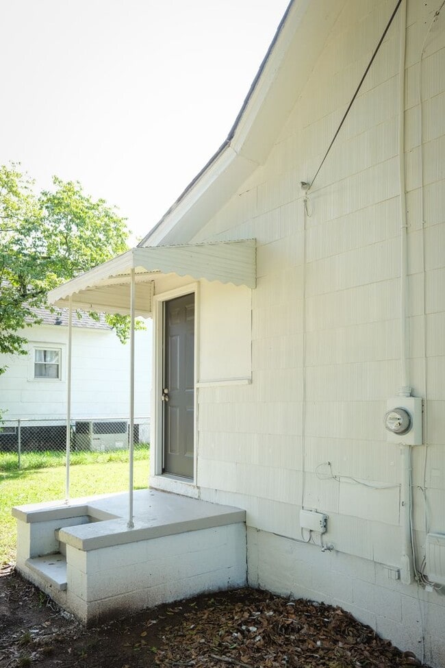 Building Photo - 7 Welch St