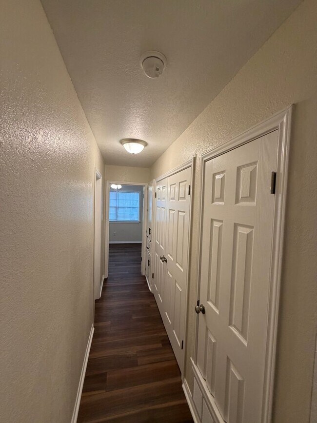 Building Photo - 308 Sorrell Dr