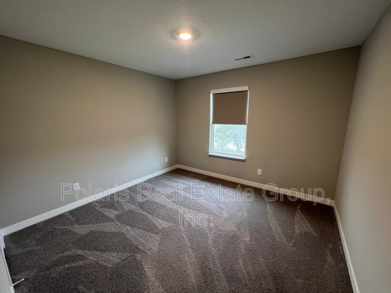 Building Photo - 635 Golborne St