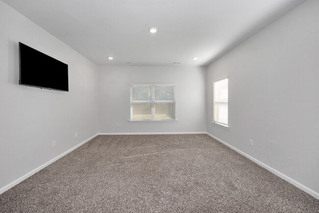 Building Photo - 157 High Leaf Dr