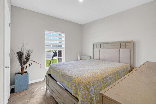 Building Photo - 712 Pomegranate Pl