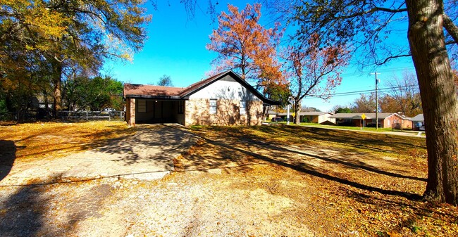 Building Photo - Nostalgic Charm Awaits - Spacious Home on ...