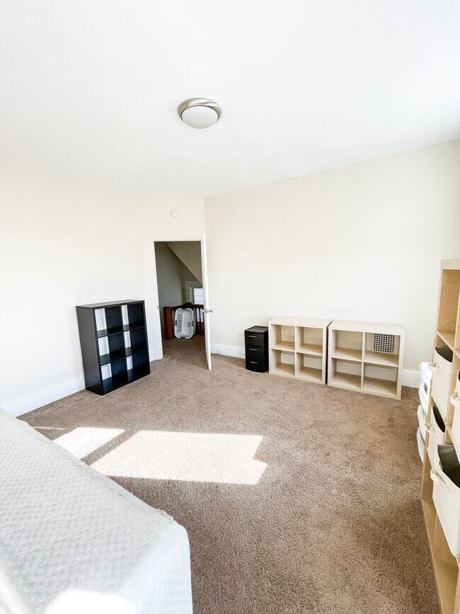 Building Photo - AVAILABLE AUGUST 2026 - Beautiful 4+ bedroom, 1 bath home in Mt Washington!