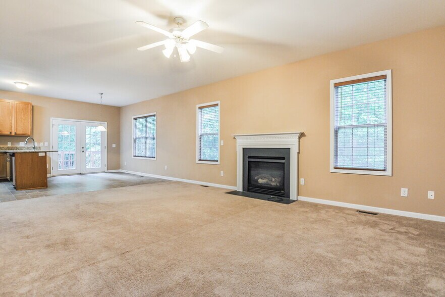 Building Photo - 136 Roan Dr