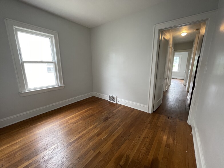 Room 3 - 2654 E 130th St