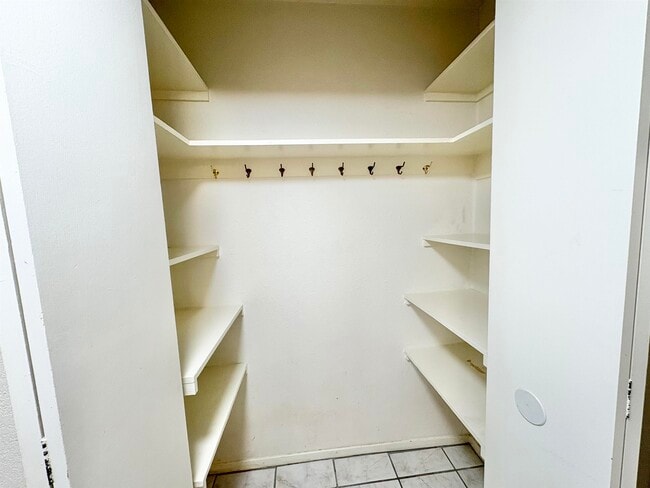 Building Photo - 601 Free Rein