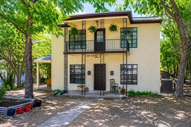 Building Photo - 4001 Maplewood Ave