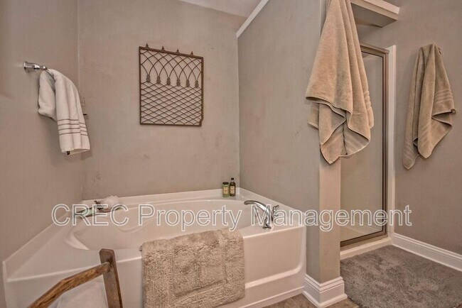 Building Photo - 3639 Bagley Dr