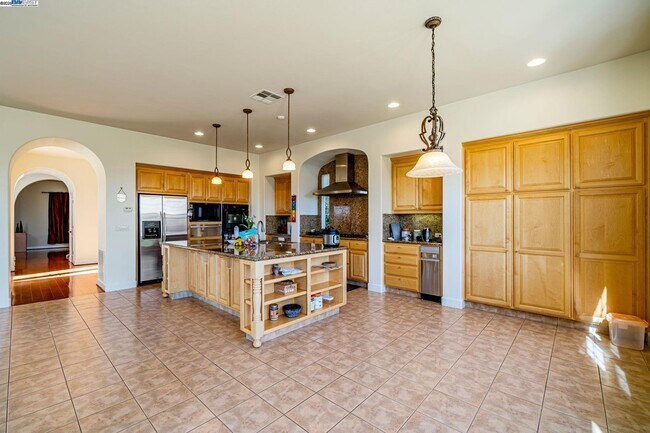 Building Photo - 2048 Feathermint Dr