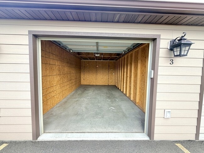 Building Photo - 3724 Travertine Way