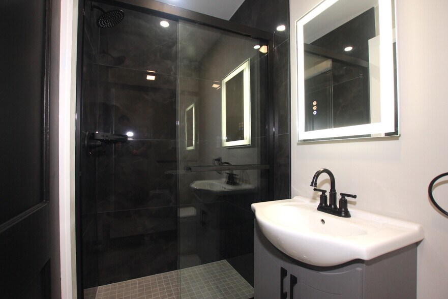 Building Photo - 5014 Seminole St