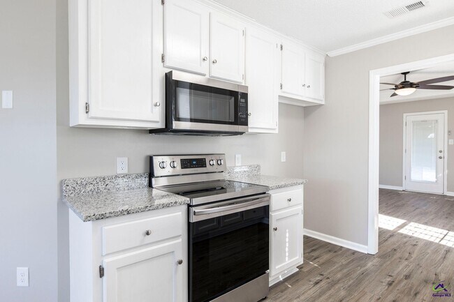 Building Photo - 404 Chadwyck Cir