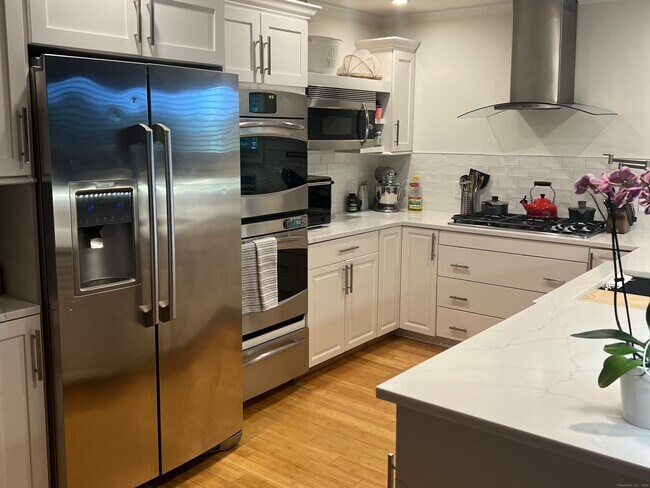 Building Photo - 72 Carson Ave