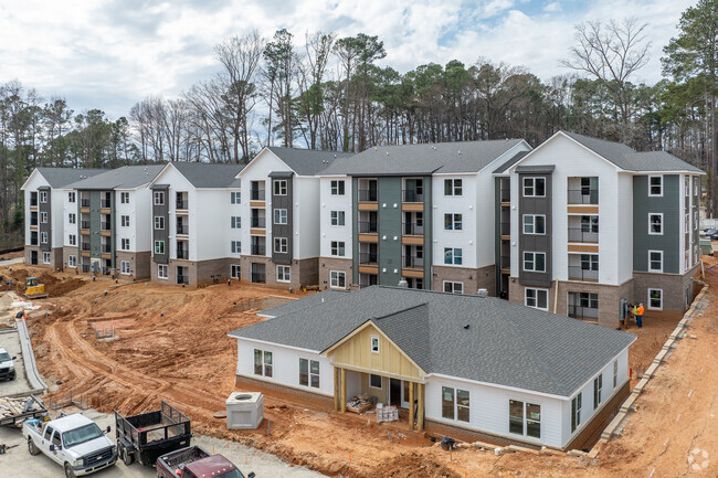 Building Photo - The Pines at Peach Road