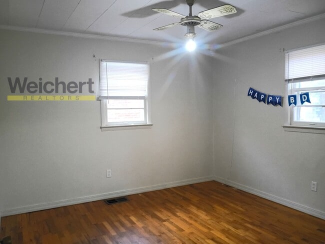 Building Photo - Cozy 2BR Home with Fenced Yard