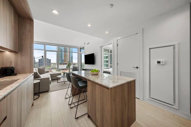 Building Photo - 326 N Union Ave