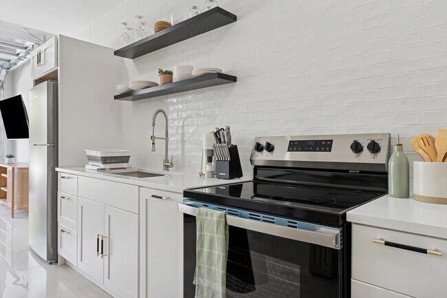 Building Photo - 125 NW 3rd Ave