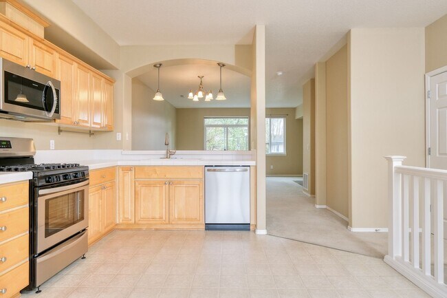 Building Photo - Spectacular 3 Bedroom, 3.5 Bathroom Townhome in Scenic Arbor Station.