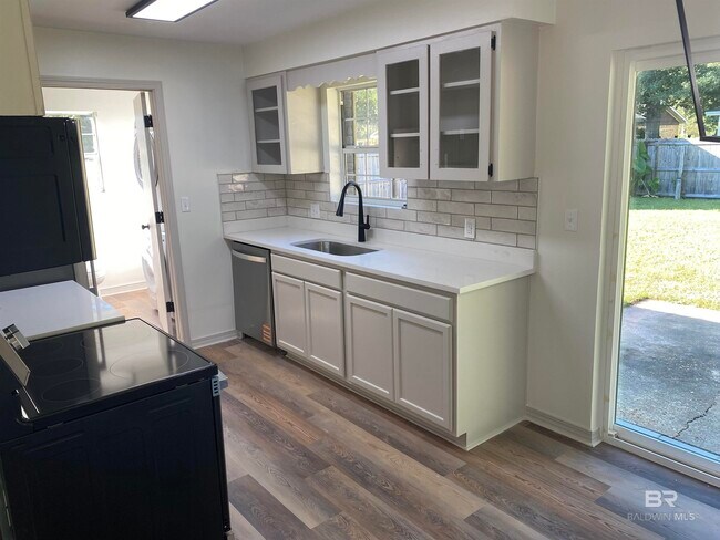 Building Photo - 20095 Dotson St