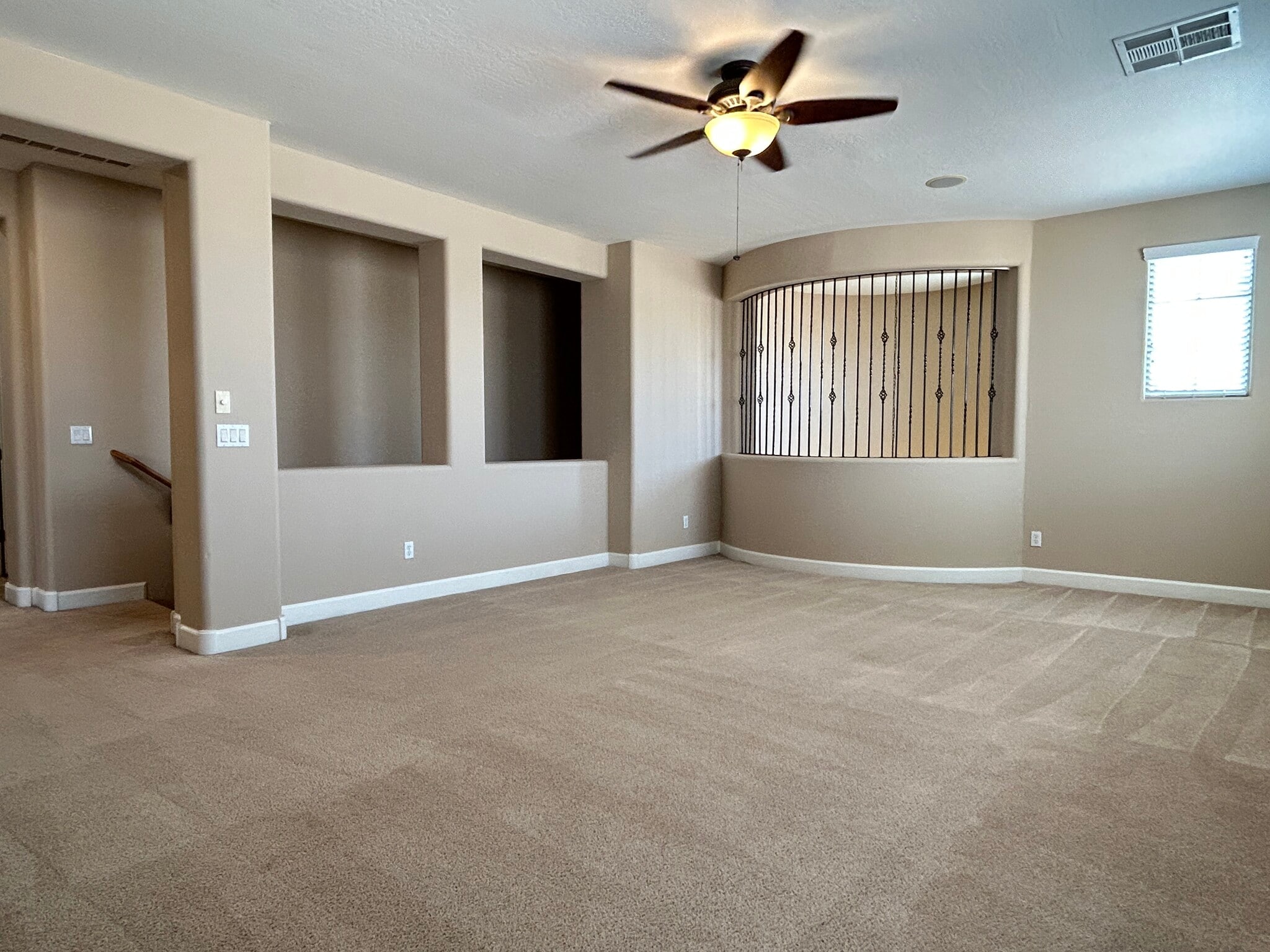 Bonus Room Upstairs - 300 W Wisteria Pl