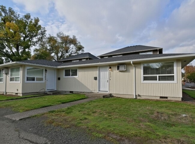 Building Photo - WINTER SPECIAL ~ $735 OFF FIRST MONTH RENT