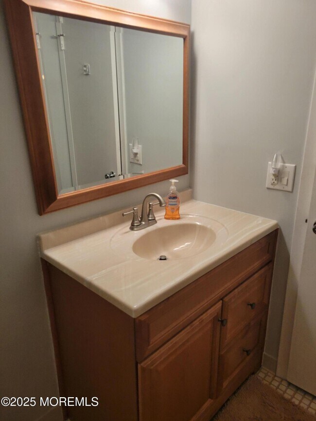 Building Photo - 43 Rodhos St