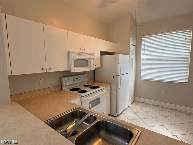 Building Photo - 3636 Pine Oak Cir