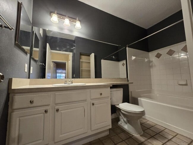 Building Photo - 4207 S Dale Mabry Hwy