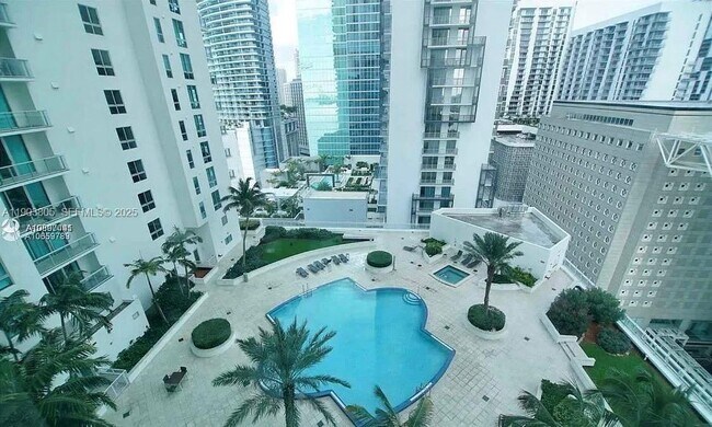 Building Photo - 300 S Biscayne Blvd