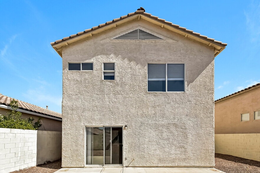 Building Photo - 7855 Blue Brook Dr