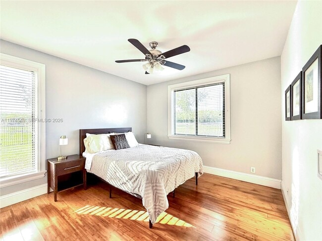 Building Photo - 400 Alexandra Cir