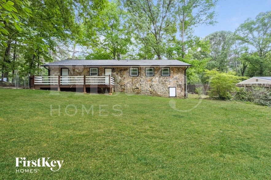 Building Photo - 743 Oak Dr