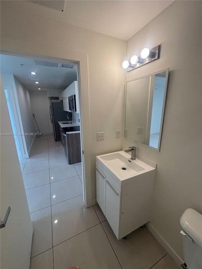 Building Photo - 829 SW 18th Ave