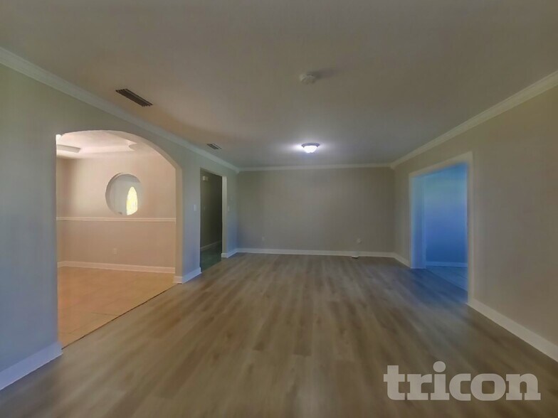 Building Photo - 268 Plumosa Dr