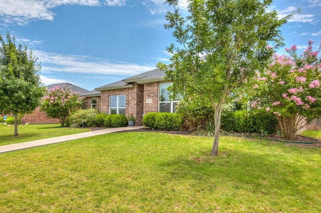 Building Photo - 5022 Red Oak Ln
