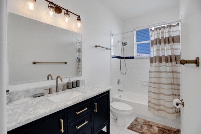 Building Photo - 3824 SW 49th Pl