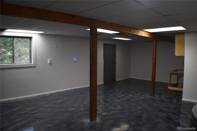 Building Photo - 1014 Elfin Glen Dr