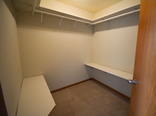 Building Photo - Spacious 3 Bed, 2 Bath Townhome with Attached Garage Available Now