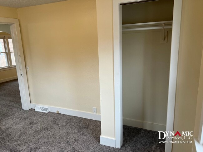 Building Photo - 3 Bedroom, 1 Bathroom House By Augustana & USF