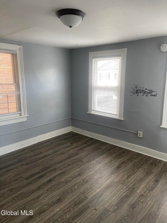 Building Photo - 2 Broadway